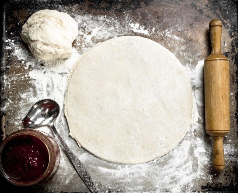 przepis-na-domowa-pizze-na-grubym-ciescie-drozdzowym