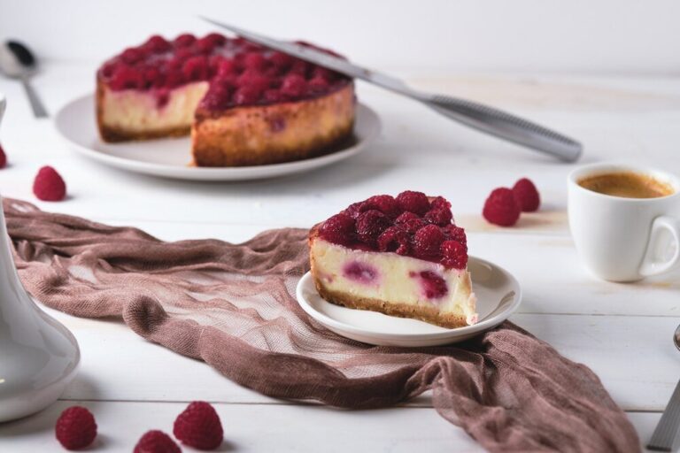 prosty-tort-malinowy-z-mascarpone-na-kazda-okazje