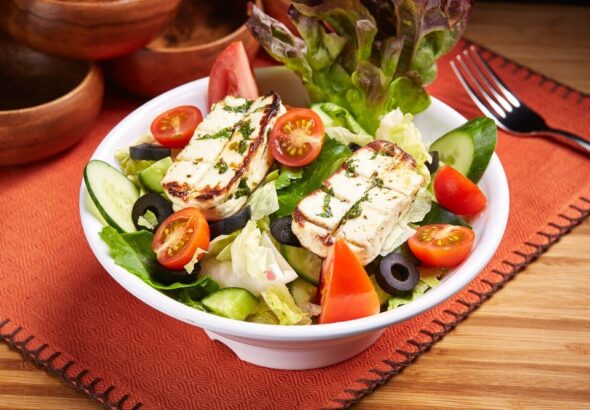 salatka-z-grillowanym-serem-halloumi-i-rukola