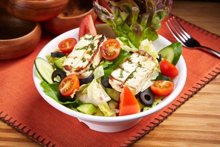 salatka-z-grillowanym-serem-halloumi-i-rukola