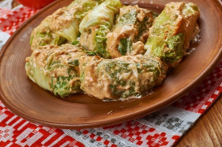 wegetarianskie-golabki-z-ryzem-i-pieczarkami-8211-przepis-krok-po-kroku-sy7uo1